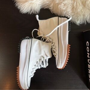 CONVERSE High Top SIZE 8 (Excellent Condition)